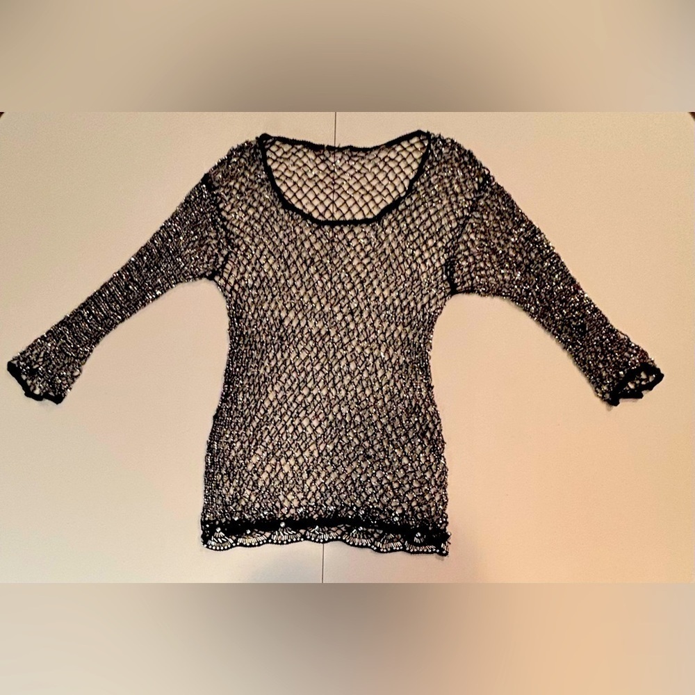 Beaded mesh ladies shirt. Size: M